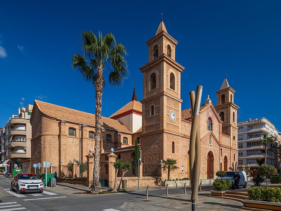 Iglesia_Arciprestal_de_la_Inmaculada_Concepción_in_Torrevieja,_Alicante,_Spain,_2022_January
