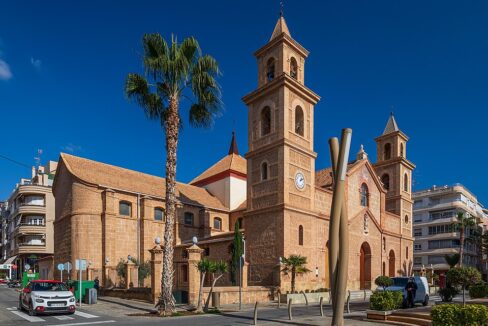 Iglesia_Arciprestal_de_la_Inmaculada_Concepción_in_Torrevieja,_Alicante,_Spain,_2022_January