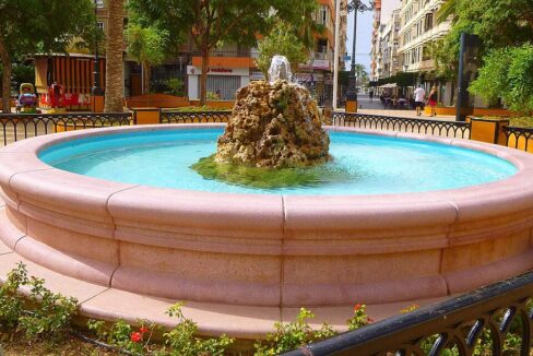 Torrevieja_-_Plaza_de_la_Constitución_05