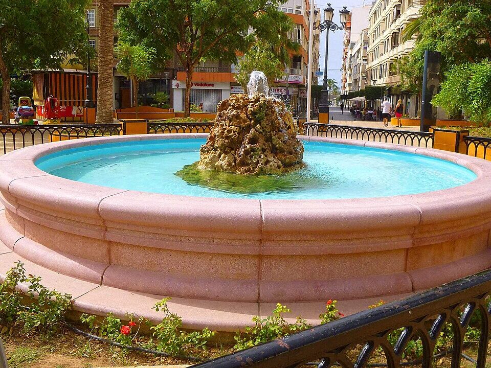 Torrevieja_-_Plaza_de_la_Constitución_05
