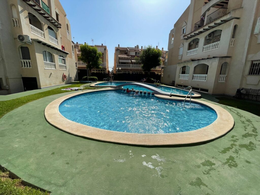 Apartamento en playa del cura 
2 habitaciones, 1 baño, terraza, piscina comunitaria.
